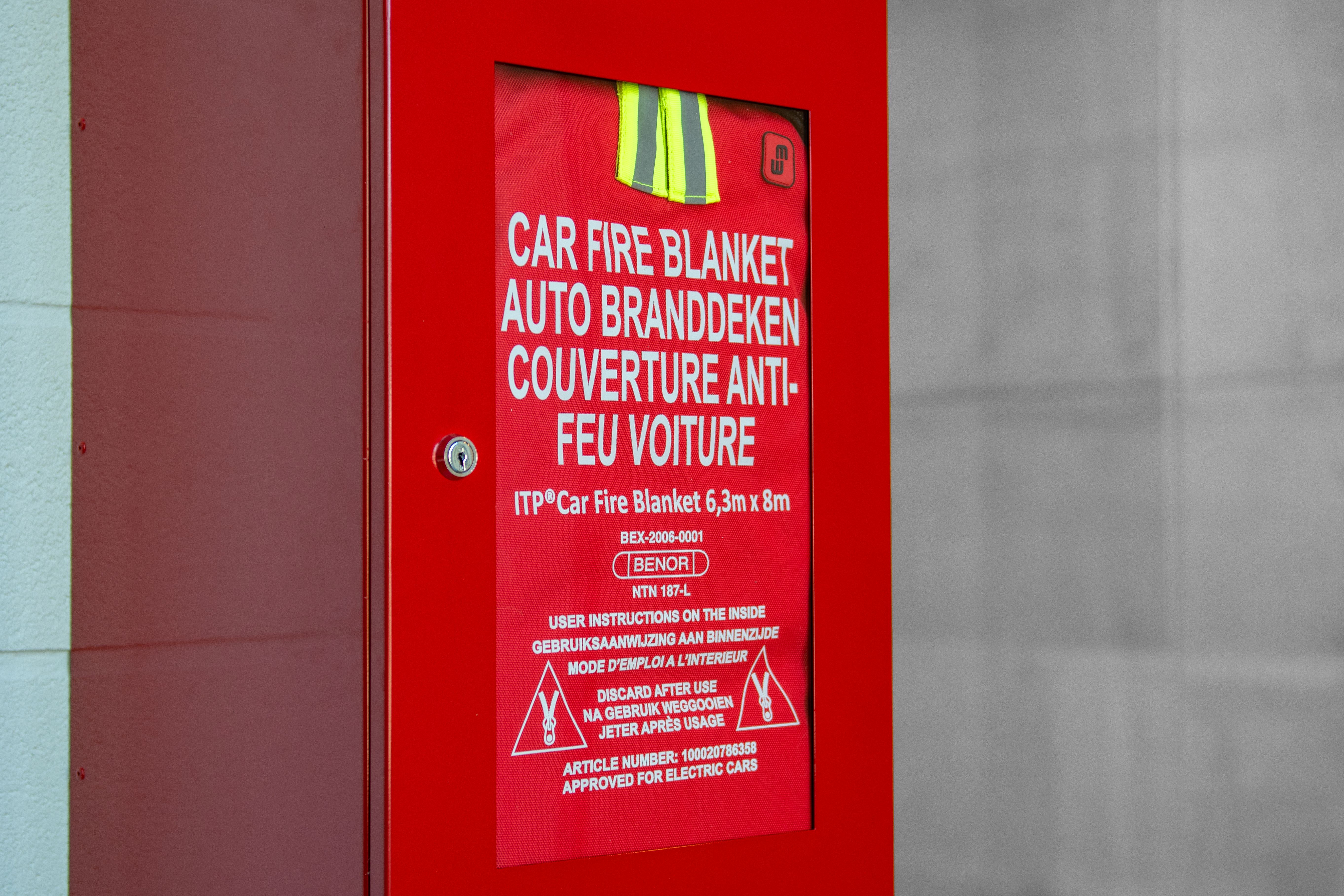 Kast voor blusdeken voor (elektrische) wagen 6,3 m x 8 m